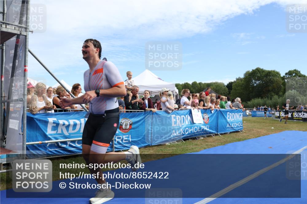 31.08.2025 - Elbe Triathlon Hamburg Strokosch-Dieckow http://msf.ph/oto/8652422 31.08.2025 11:11:46 Ziel 451 meine-sportfotos.de