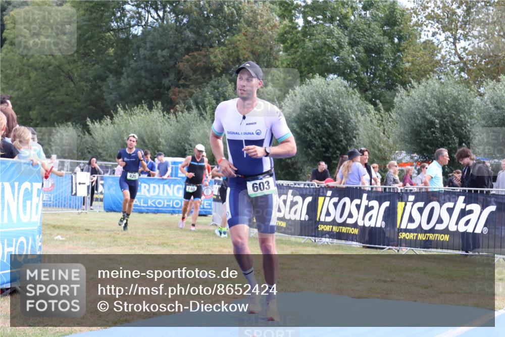 31.08.2025 - Elbe Triathlon Hamburg Strokosch-Dieckow http://msf.ph/oto/8652424 31.08.2025 11:12:02 Ziel 420, 603, 1145 meine-sportfotos.de
