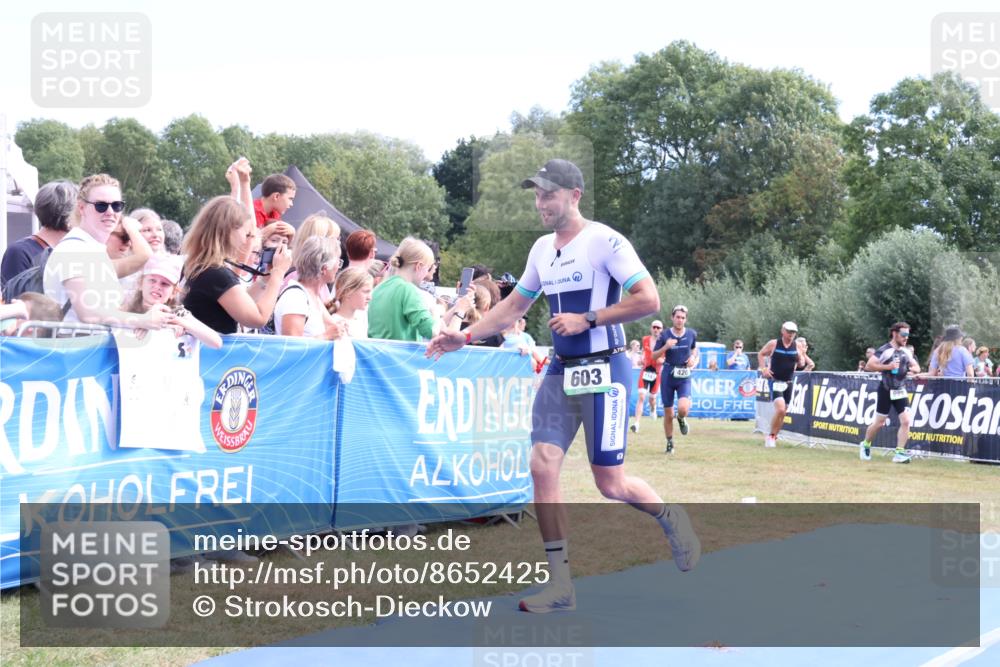31.08.2025 - Elbe Triathlon Hamburg Strokosch-Dieckow http://msf.ph/oto/8652425 31.08.2025 11:12:02 Ziel 420, 603, 1145 meine-sportfotos.de