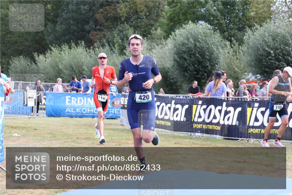 31.08.2025 - Elbe Triathlon Hamburg Strokosch-Dieckow http://msf.ph/oto/8652433 31.08.2025 11:12:05 Ziel 420, 603, 1145 meine-sportfotos.de