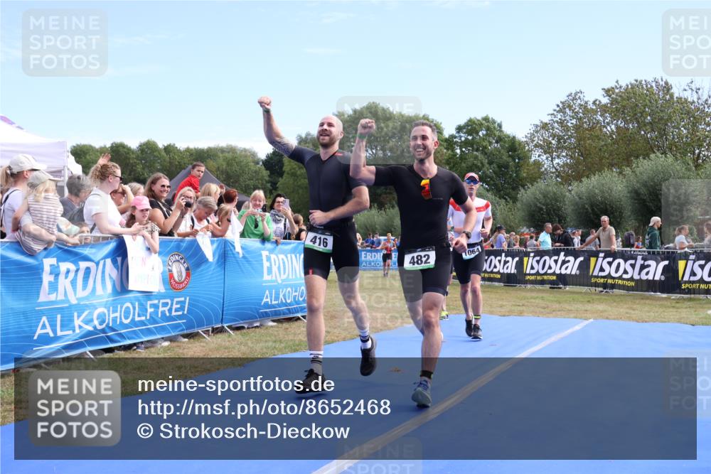 31.08.2025 - Elbe Triathlon Hamburg Strokosch-Dieckow http://msf.ph/oto/8652468 31.08.2025 11:12:21 Ziel 416, 482, 653, 984, 989, 1064, 1129 meine-sportfotos.de