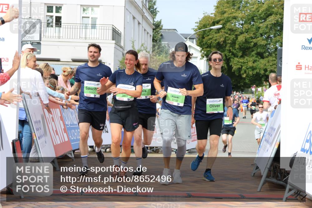 31.08.2025 - 21. Blankeneser Heldenlauf Strokosch-Dieckow http://msf.ph/oto/8652496 31.08.2025 11:09:56 Ziel 3496, 3175, 3732, 3443, 3440, 3441, 3442 meine-sportfotos.de