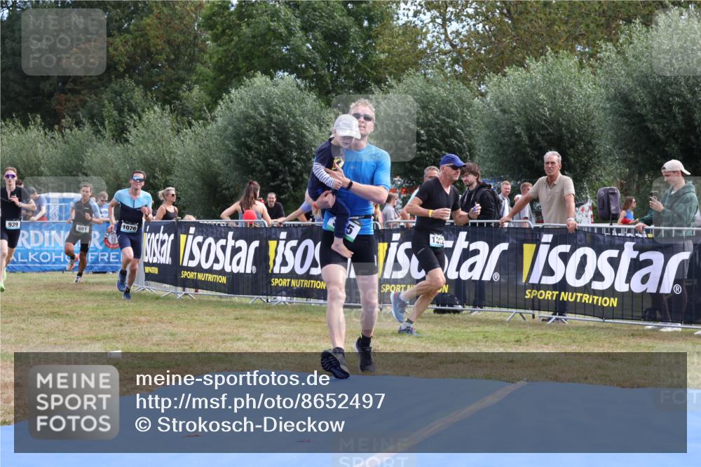 31.08.2025 - Elbe Triathlon Hamburg Strokosch-Dieckow http://msf.ph/oto/8652497 31.08.2025 11:12:35 Ziel 304, 575, 691, 939, 1076 meine-sportfotos.de