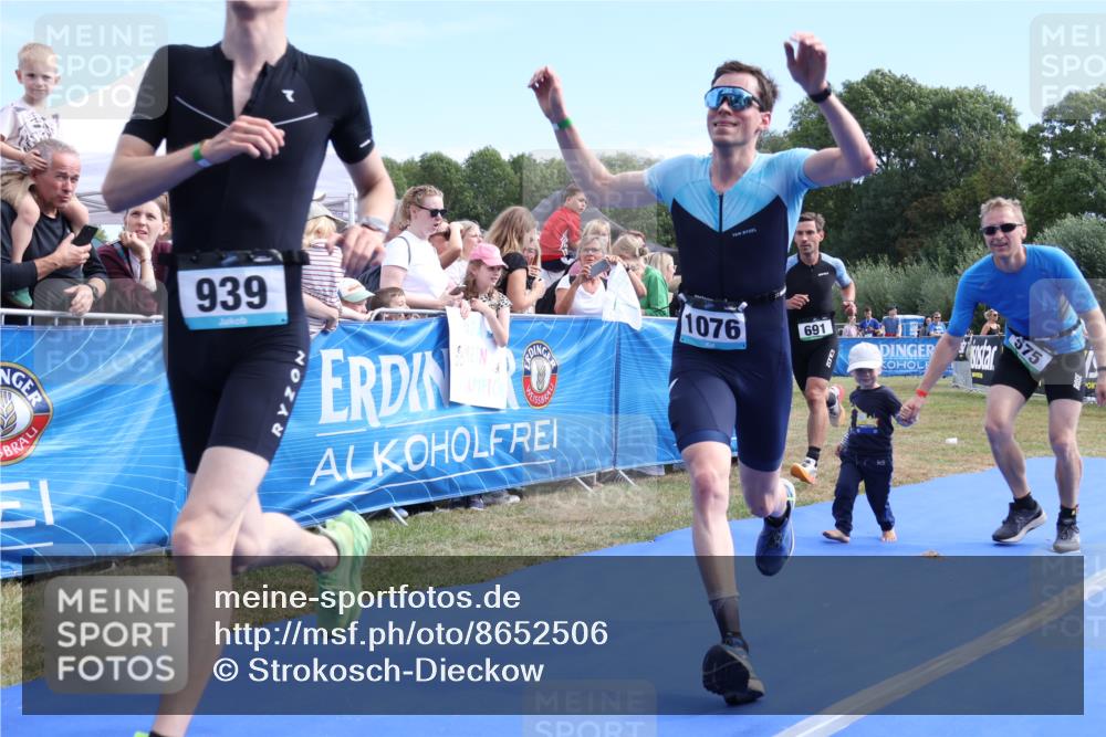 31.08.2025 - Elbe Triathlon Hamburg Strokosch-Dieckow http://msf.ph/oto/8652506 31.08.2025 11:12:40 Ziel 575, 691, 939, 1076 meine-sportfotos.de