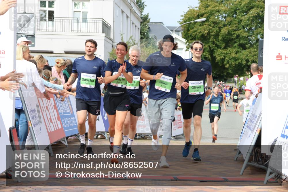 31.08.2025 - 21. Blankeneser Heldenlauf Strokosch-Dieckow http://msf.ph/oto/8652507 31.08.2025 11:09:56 Ziel 3496, 3175, 3732, 3443, 3440, 3441, 3442 meine-sportfotos.de