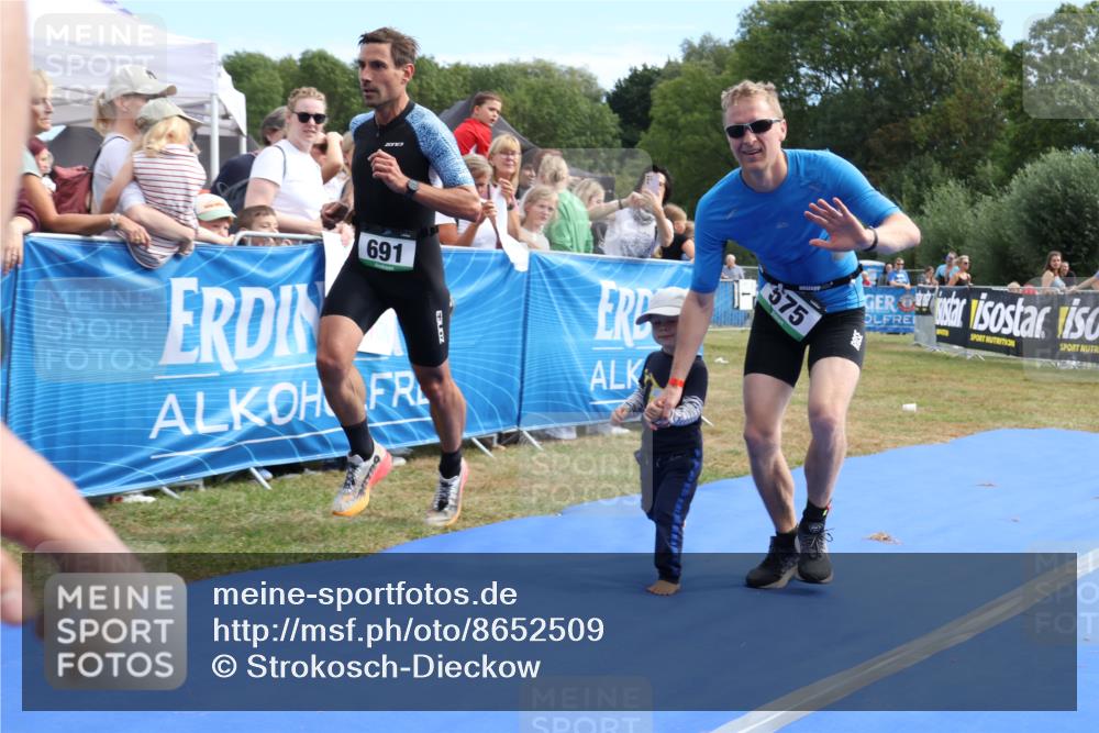 31.08.2025 - Elbe Triathlon Hamburg Strokosch-Dieckow http://msf.ph/oto/8652509 31.08.2025 11:12:41 Ziel 575, 691, 939, 1076 meine-sportfotos.de