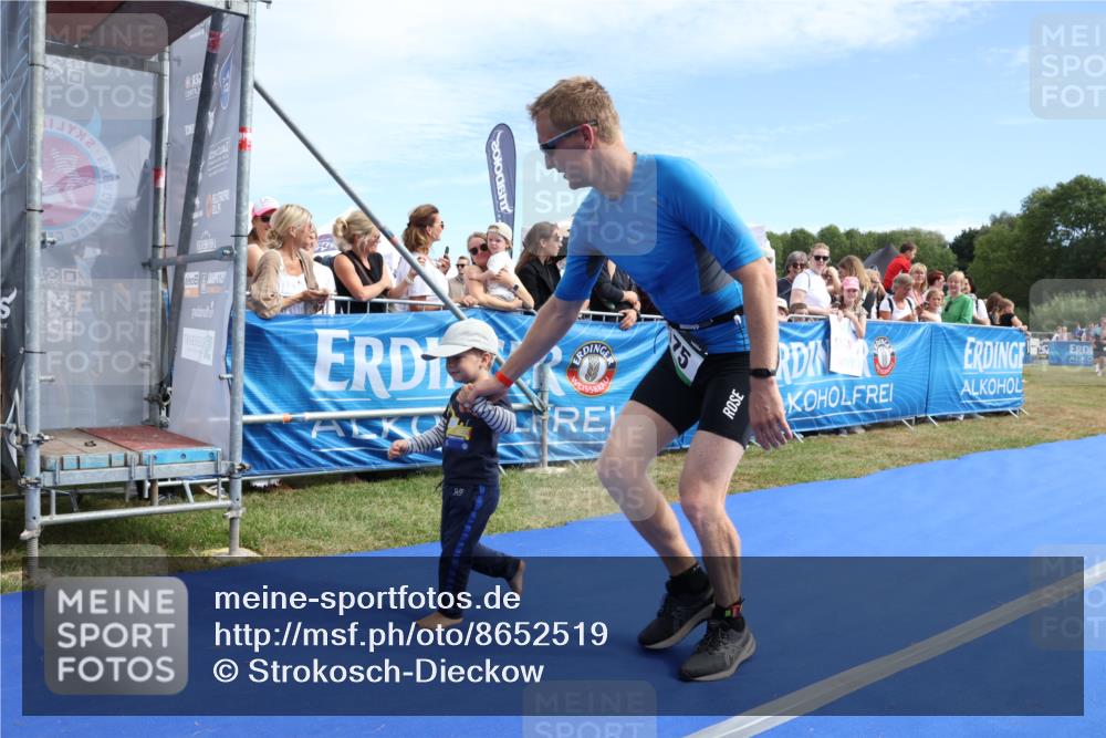 31.08.2025 - Elbe Triathlon Hamburg Strokosch-Dieckow http://msf.ph/oto/8652519 31.08.2025 11:12:44 Ziel 550, 575, 691, 939, 1034, 1076 meine-sportfotos.de