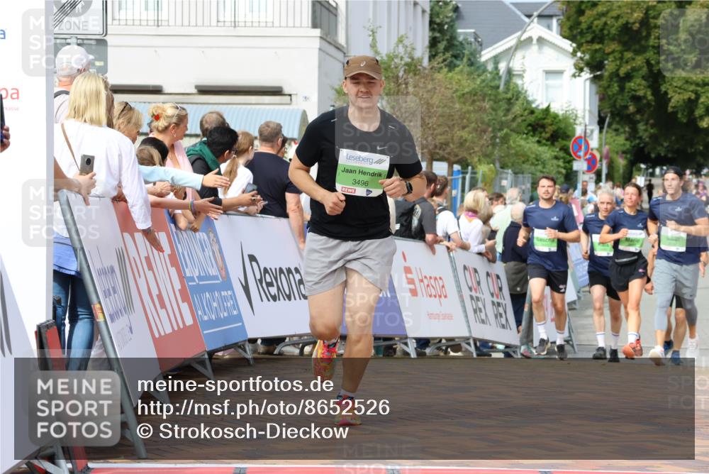 31.08.2025 - 21. Blankeneser Heldenlauf Strokosch-Dieckow http://msf.ph/oto/8652526 31.08.2025 11:09:52 Ziel 3496, 3175, 3732, 3441 meine-sportfotos.de