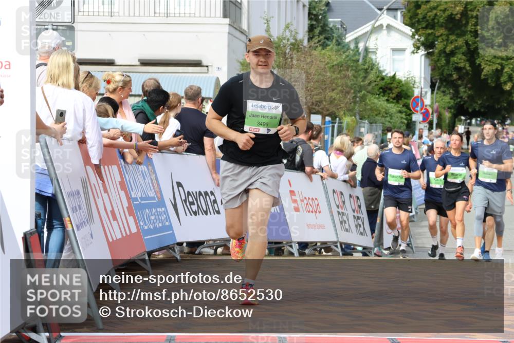 31.08.2025 - 21. Blankeneser Heldenlauf Strokosch-Dieckow http://msf.ph/oto/8652530 31.08.2025 11:09:52 Ziel 3496, 3175, 3732, 3441 meine-sportfotos.de