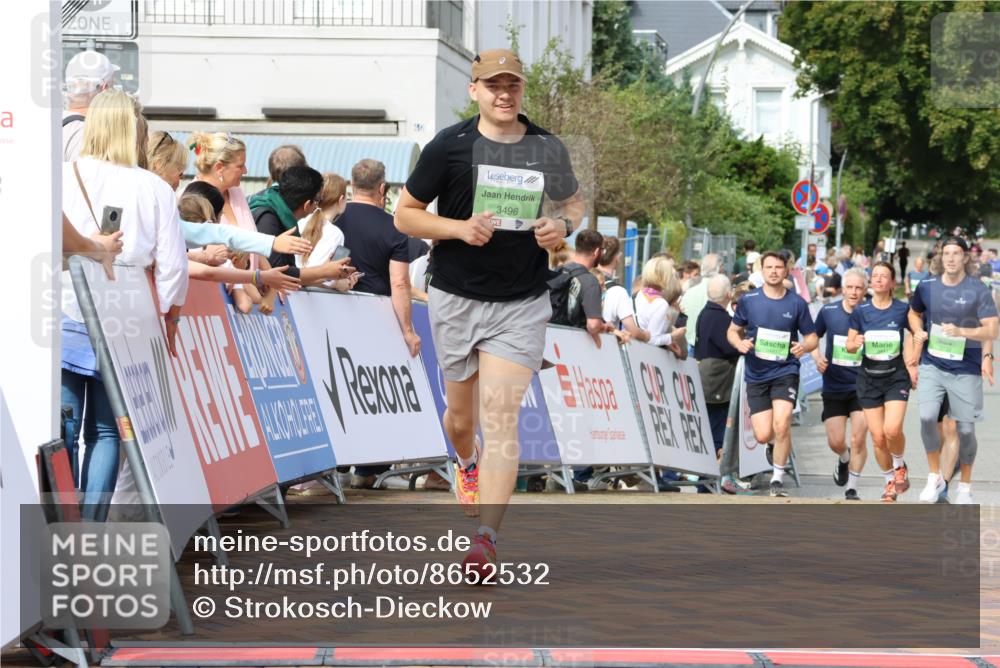 31.08.2025 - 21. Blankeneser Heldenlauf Strokosch-Dieckow http://msf.ph/oto/8652532 31.08.2025 11:09:52 Ziel 3496, 3175, 3732, 3441 meine-sportfotos.de