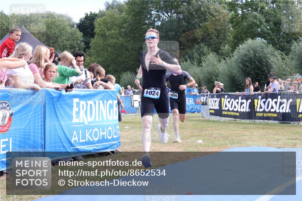 31.08.2025 - Elbe Triathlon Hamburg Strokosch-Dieckow http://msf.ph/oto/8652534 31.08.2025 11:12:54 Ziel 550, 1024, 1034, 1056 meine-sportfotos.de