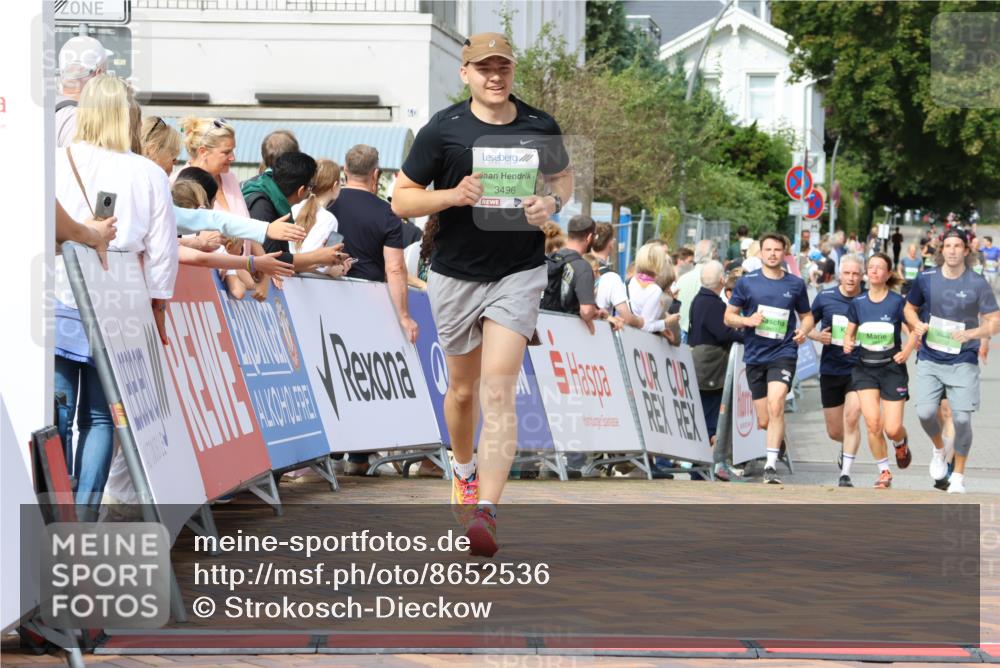 31.08.2025 - 21. Blankeneser Heldenlauf Strokosch-Dieckow http://msf.ph/oto/8652536 31.08.2025 11:09:52 Ziel 3496, 3175, 3732, 3441 meine-sportfotos.de