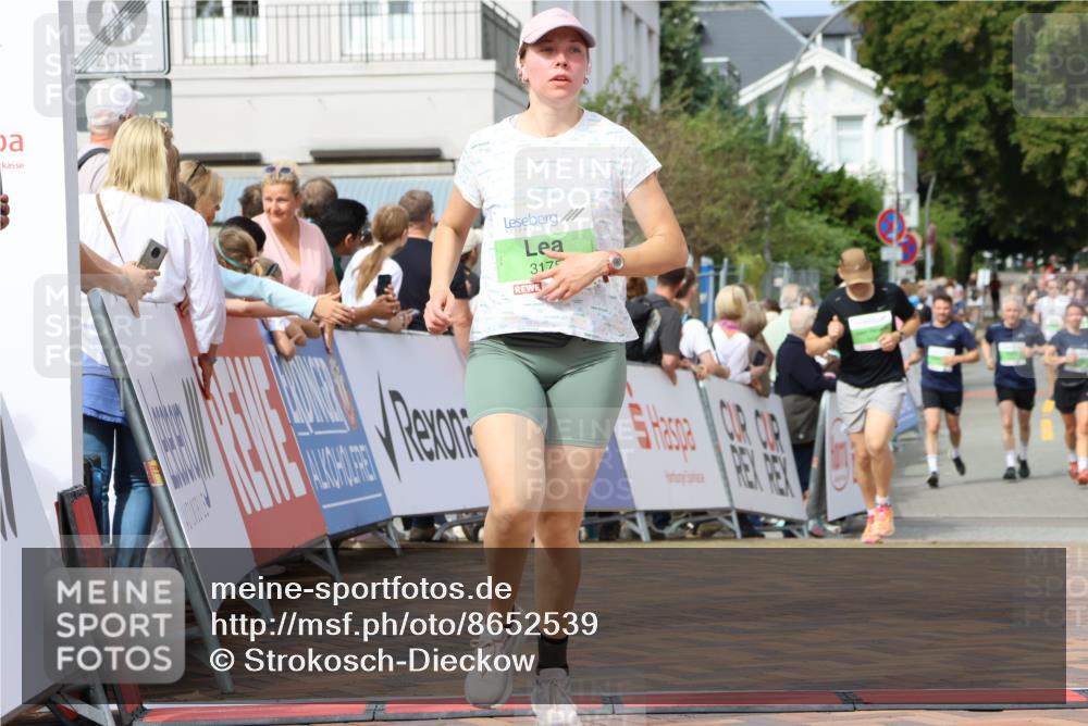31.08.2025 - 21. Blankeneser Heldenlauf Strokosch-Dieckow http://msf.ph/oto/8652539 31.08.2025 11:09:48 Ziel 3496, 3230, 3175 meine-sportfotos.de