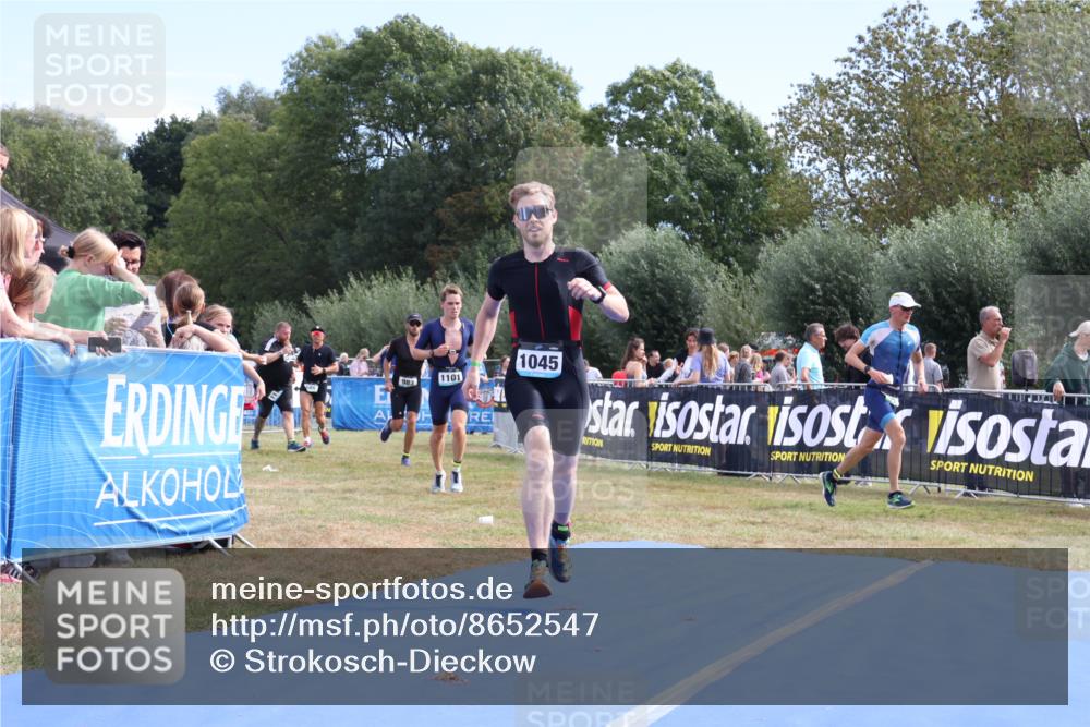 31.08.2025 - Elbe Triathlon Hamburg Strokosch-Dieckow http://msf.ph/oto/8652547 31.08.2025 11:13:04 Ziel 983, 986, 1045, 1101 meine-sportfotos.de