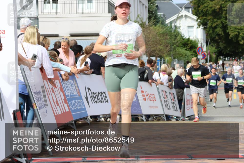 31.08.2025 - 21. Blankeneser Heldenlauf Strokosch-Dieckow http://msf.ph/oto/8652549 31.08.2025 11:09:48 Ziel 3496, 3230, 3175 meine-sportfotos.de