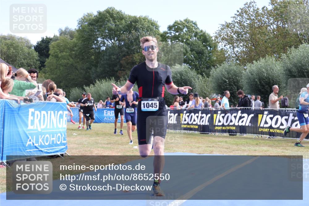 31.08.2025 - Elbe Triathlon Hamburg Strokosch-Dieckow http://msf.ph/oto/8652550 31.08.2025 11:13:04 Ziel 983, 986, 1045, 1101 meine-sportfotos.de