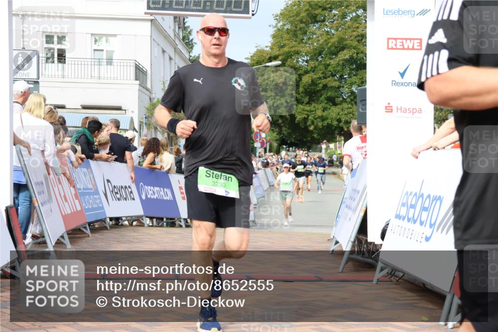 31.08.2025 - 21. Blankeneser Heldenlauf Strokosch-Dieckow http://msf.ph/oto/8652555 31.08.2025 11:09:42 Ziel 3057, 3605, 3084, 3230 meine-sportfotos.de