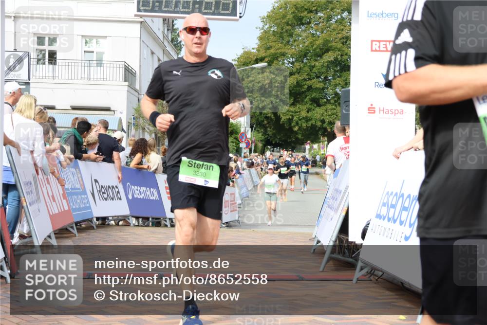 31.08.2025 - 21. Blankeneser Heldenlauf Strokosch-Dieckow http://msf.ph/oto/8652558 31.08.2025 11:09:42 Ziel 3057, 3605, 3084, 3230 meine-sportfotos.de