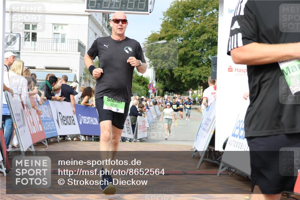 31.08.2025 - 21. Blankeneser Heldenlauf Strokosch-Dieckow http://msf.ph/oto/8652564 31.08.2025 11:09:42 Ziel 3057, 3605, 3084, 3230 meine-sportfotos.de