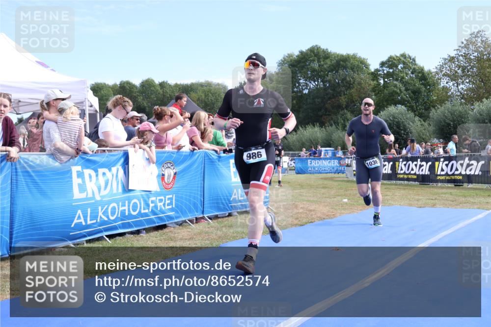 31.08.2025 - Elbe Triathlon Hamburg Strokosch-Dieckow http://msf.ph/oto/8652574 31.08.2025 11:13:14 Ziel 986, 1036 meine-sportfotos.de