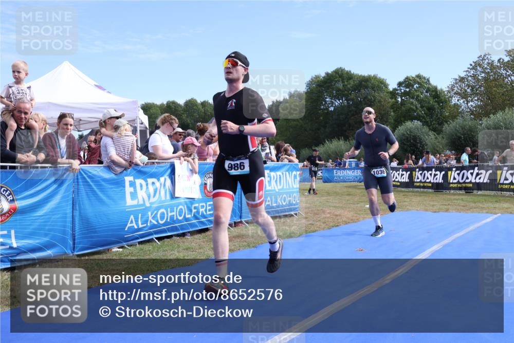 31.08.2025 - Elbe Triathlon Hamburg Strokosch-Dieckow http://msf.ph/oto/8652576 31.08.2025 11:13:14 Ziel 986, 1036 meine-sportfotos.de