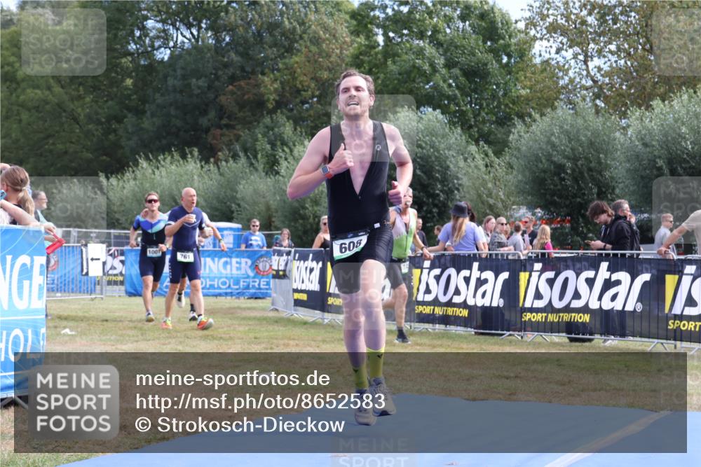 31.08.2025 - Elbe Triathlon Hamburg Strokosch-Dieckow http://msf.ph/oto/8652583 31.08.2025 11:13:27 Ziel 608, 1000, 1001 meine-sportfotos.de