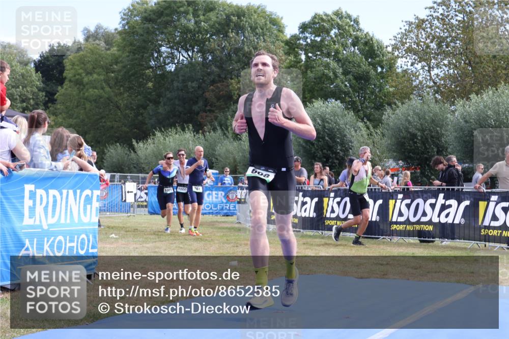 31.08.2025 - Elbe Triathlon Hamburg Strokosch-Dieckow http://msf.ph/oto/8652585 31.08.2025 11:13:27 Ziel 608, 1000, 1001 meine-sportfotos.de
