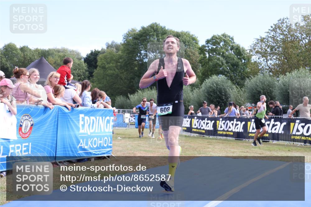 31.08.2025 - Elbe Triathlon Hamburg Strokosch-Dieckow http://msf.ph/oto/8652587 31.08.2025 11:13:28 Ziel 608, 998, 1000, 1001 meine-sportfotos.de