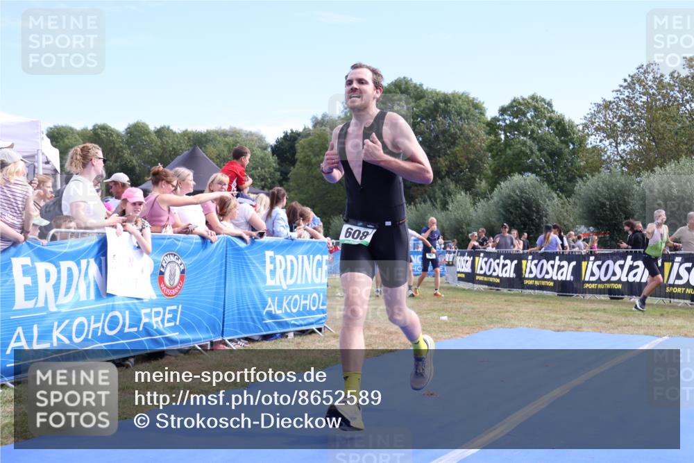 31.08.2025 - Elbe Triathlon Hamburg Strokosch-Dieckow http://msf.ph/oto/8652589 31.08.2025 11:13:28 Ziel 608, 998, 1000, 1001 meine-sportfotos.de