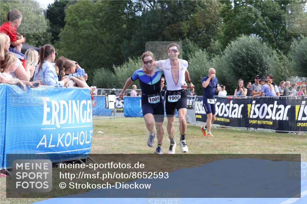 31.08.2025 - Elbe Triathlon Hamburg Strokosch-Dieckow http://msf.ph/oto/8652593 31.08.2025 11:13:30 Ziel 608, 998, 1000, 1001 meine-sportfotos.de