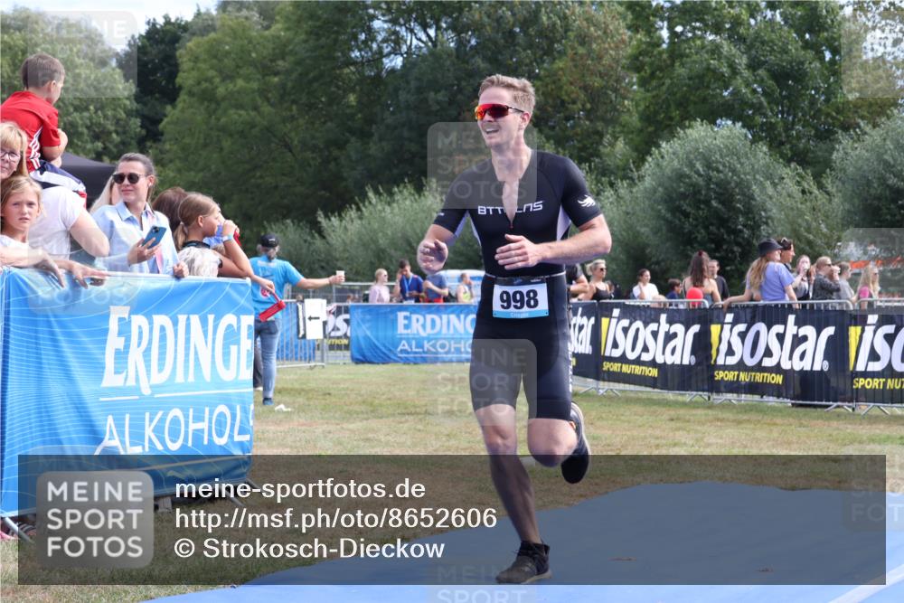 31.08.2025 - Elbe Triathlon Hamburg Strokosch-Dieckow http://msf.ph/oto/8652606 31.08.2025 11:13:36 Ziel 998, 1001, 1085 meine-sportfotos.de