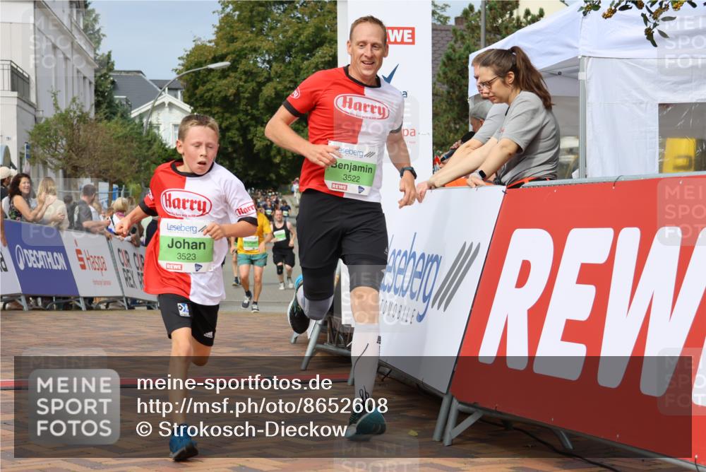 31.08.2025 - 21. Blankeneser Heldenlauf Strokosch-Dieckow http://msf.ph/oto/8652608 31.08.2025 11:09:32 Ziel 3057, 3208, 3523, 3522 meine-sportfotos.de