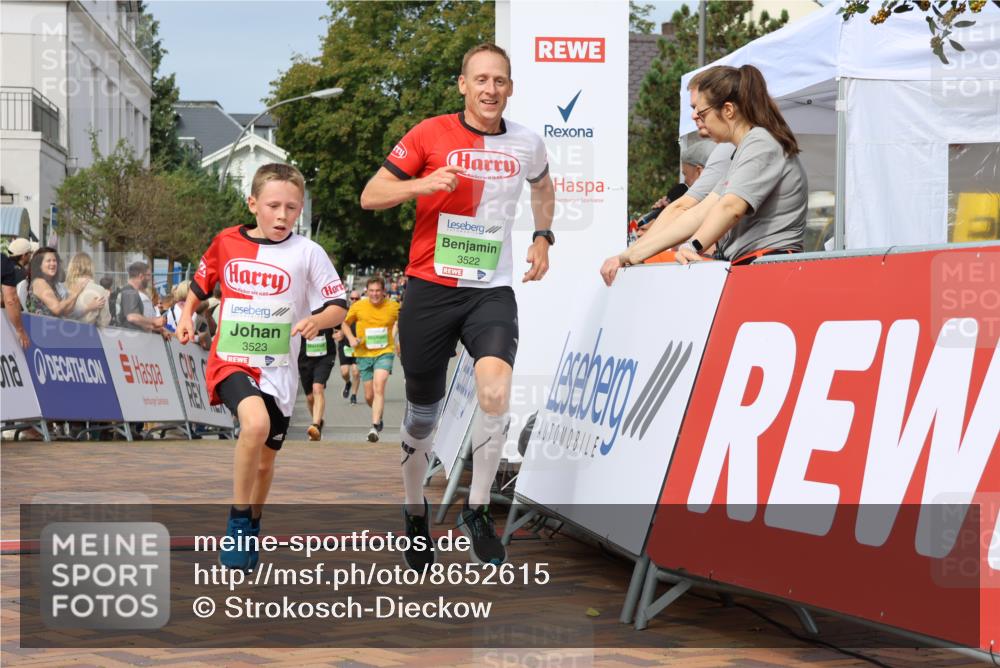 31.08.2025 - 21. Blankeneser Heldenlauf Strokosch-Dieckow http://msf.ph/oto/8652615 31.08.2025 11:09:32 Ziel 3057, 3208, 3523, 3522 meine-sportfotos.de