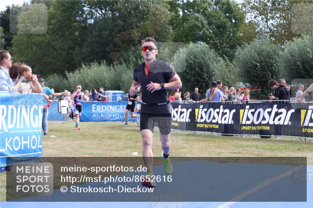 31.08.2025 - Elbe Triathlon Hamburg Strokosch-Dieckow http://msf.ph/oto/8652616 31.08.2025 11:13:39 Ziel 481, 998, 1085 meine-sportfotos.de
