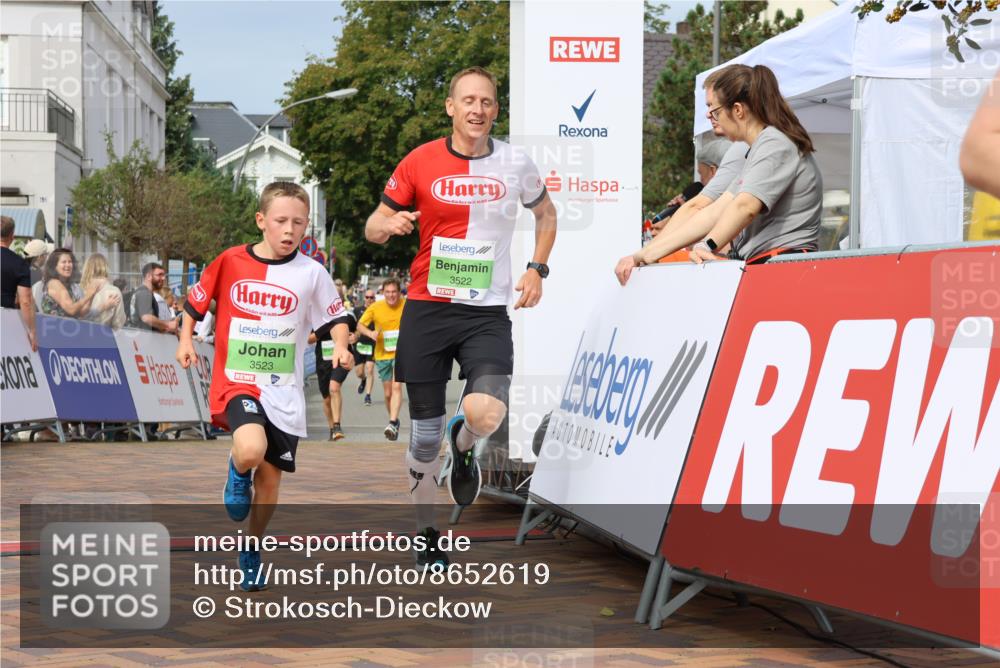 31.08.2025 - 21. Blankeneser Heldenlauf Strokosch-Dieckow http://msf.ph/oto/8652619 31.08.2025 11:09:32 Ziel 3057, 3208, 3523, 3522 meine-sportfotos.de