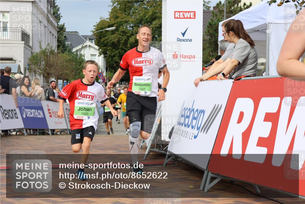 31.08.2025 - 21. Blankeneser Heldenlauf Strokosch-Dieckow http://msf.ph/oto/8652622 31.08.2025 11:09:32 Ziel 3057, 3208, 3523, 3522 meine-sportfotos.de