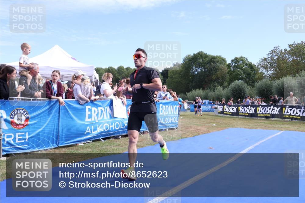 31.08.2025 - Elbe Triathlon Hamburg Strokosch-Dieckow http://msf.ph/oto/8652623 31.08.2025 11:13:41 Ziel 481, 998, 1085 meine-sportfotos.de