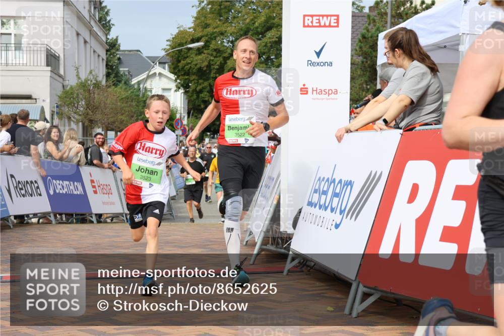 31.08.2025 - 21. Blankeneser Heldenlauf Strokosch-Dieckow http://msf.ph/oto/8652625 31.08.2025 11:09:32 Ziel 3057, 3208, 3523, 3522 meine-sportfotos.de