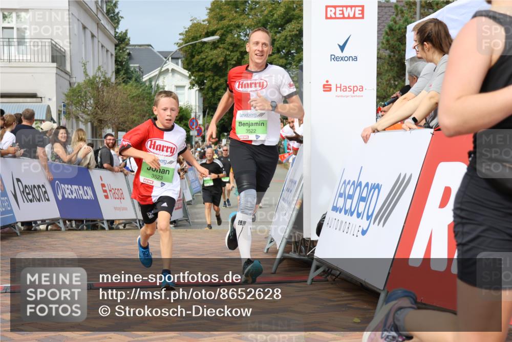 31.08.2025 - 21. Blankeneser Heldenlauf Strokosch-Dieckow http://msf.ph/oto/8652628 31.08.2025 11:09:32 Ziel 3057, 3208, 3523, 3522 meine-sportfotos.de