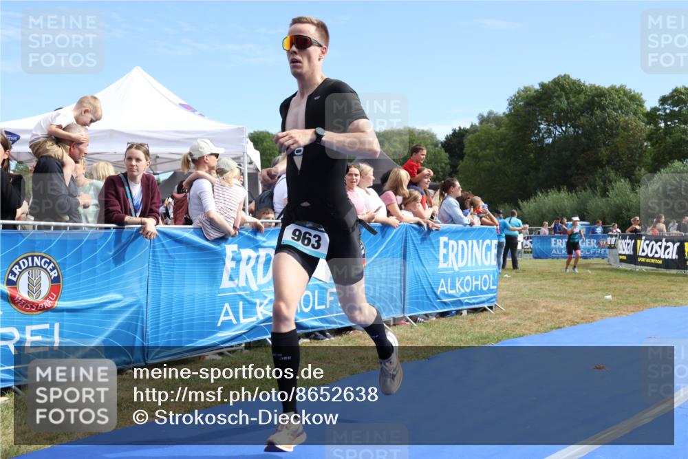31.08.2025 - Elbe Triathlon Hamburg Strokosch-Dieckow http://msf.ph/oto/8652638 31.08.2025 11:13:52 Ziel 481, 963, 1148 meine-sportfotos.de