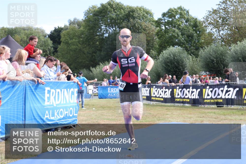 31.08.2025 - Elbe Triathlon Hamburg Strokosch-Dieckow http://msf.ph/oto/8652642 31.08.2025 11:14:01 Ziel 472, 960, 1148 meine-sportfotos.de