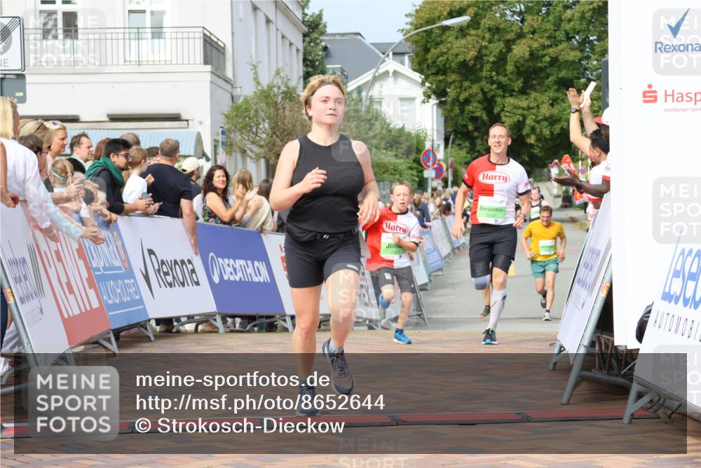 31.08.2025 - 21. Blankeneser Heldenlauf Strokosch-Dieckow http://msf.ph/oto/8652644 31.08.2025 11:09:30 Ziel 3208, 3523, 3522 meine-sportfotos.de