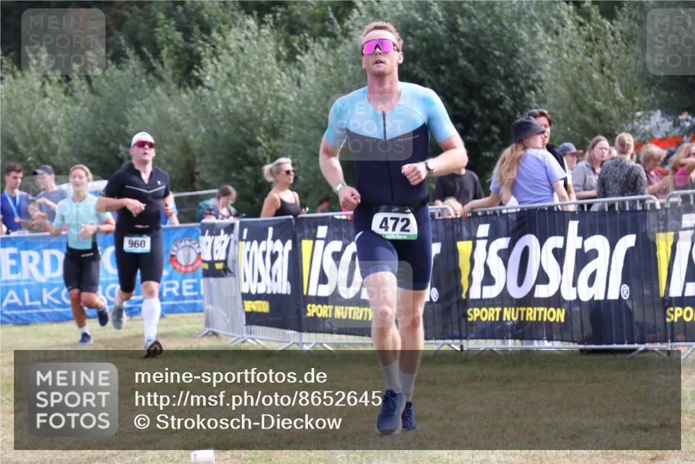 31.08.2025 - Elbe Triathlon Hamburg Strokosch-Dieckow http://msf.ph/oto/8652645 31.08.2025 11:14:03 Ziel 472, 960, 1148 meine-sportfotos.de