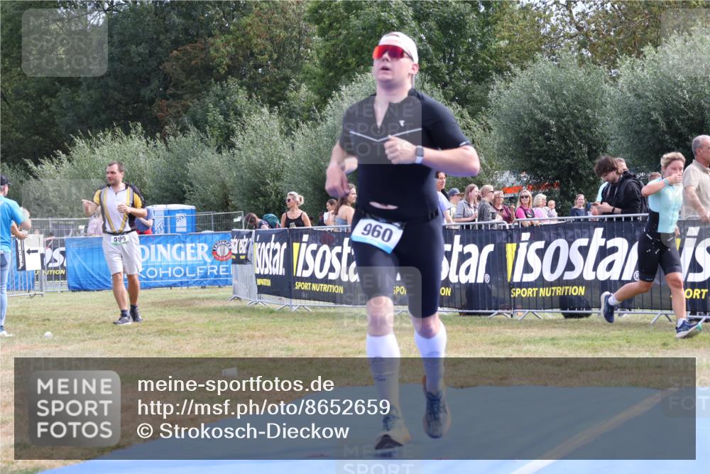 31.08.2025 - Elbe Triathlon Hamburg Strokosch-Dieckow http://msf.ph/oto/8652659 31.08.2025 11:14:08 Ziel 472, 960, 1049 meine-sportfotos.de