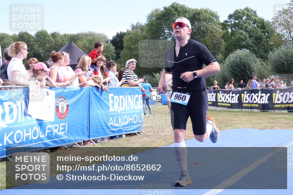 31.08.2025 - Elbe Triathlon Hamburg Strokosch-Dieckow http://msf.ph/oto/8652662 31.08.2025 11:14:09 Ziel 472, 960, 1049 meine-sportfotos.de