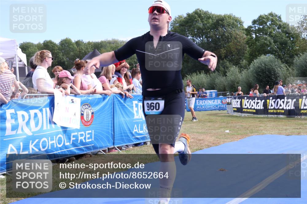 31.08.2025 - Elbe Triathlon Hamburg Strokosch-Dieckow http://msf.ph/oto/8652664 31.08.2025 11:14:09 Ziel 472, 960, 1049 meine-sportfotos.de