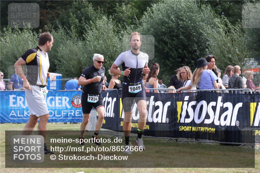 31.08.2025 - Elbe Triathlon Hamburg Strokosch-Dieckow http://msf.ph/oto/8652666 31.08.2025 11:14:14 Ziel 1049 meine-sportfotos.de