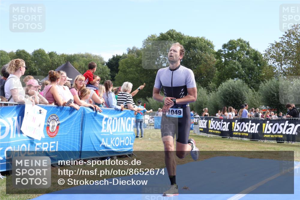 31.08.2025 - Elbe Triathlon Hamburg Strokosch-Dieckow http://msf.ph/oto/8652674 31.08.2025 11:14:17 Ziel 1012, 1049 meine-sportfotos.de