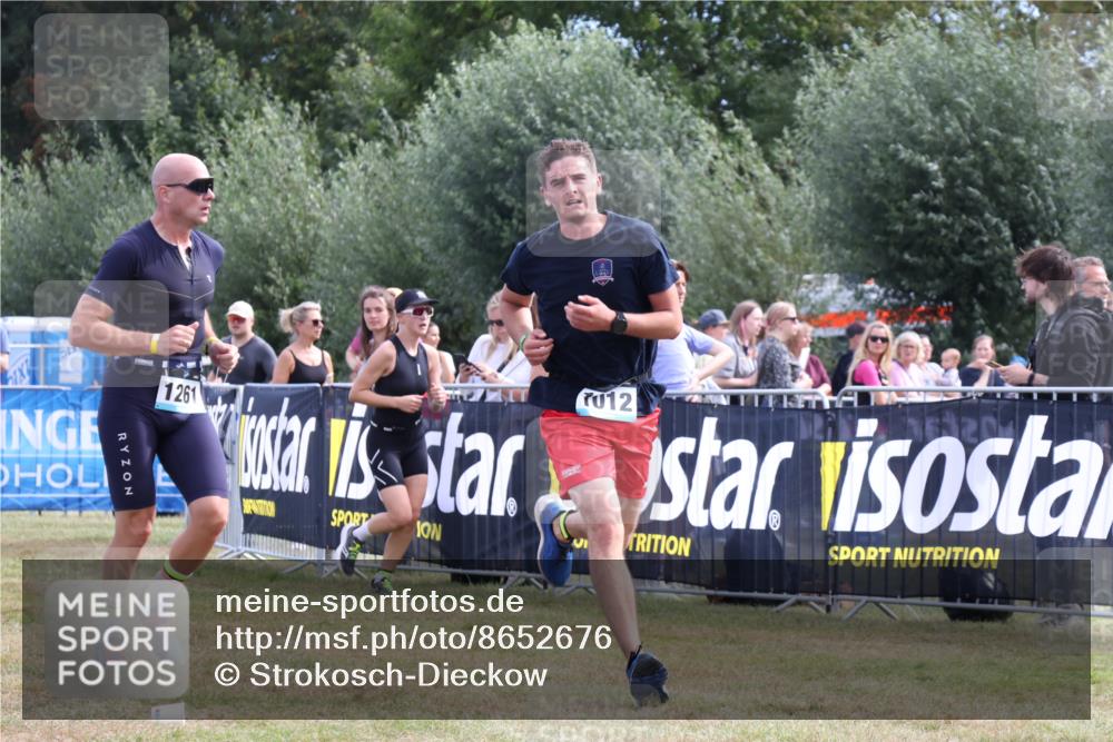 31.08.2025 - Elbe Triathlon Hamburg Strokosch-Dieckow http://msf.ph/oto/8652676 31.08.2025 11:14:23 Ziel 1012, 1063, 1088 meine-sportfotos.de