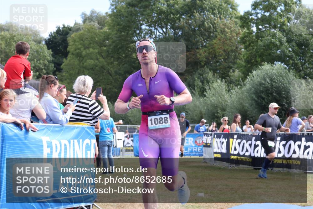 31.08.2025 - Elbe Triathlon Hamburg Strokosch-Dieckow http://msf.ph/oto/8652685 31.08.2025 11:14:30 Ziel 729, 1012, 1063, 1088 meine-sportfotos.de